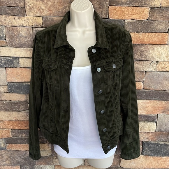 Ladies forest green blazer size medium. Good condition. - Picture 2 of 9